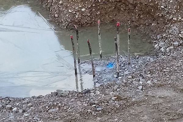 Stahldr�hte in der Wassergrube.j