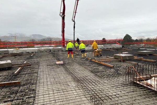 Letzter Dachabschnitt wird betoniert