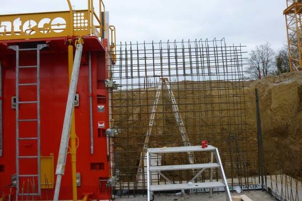 Stahldr�hte formen ein Netz.j