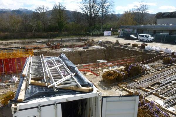 Container mit Leitern