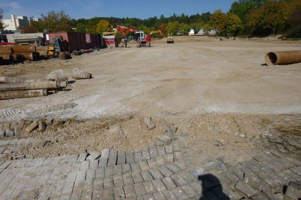 Baustelle vor dem Bildungszentrum